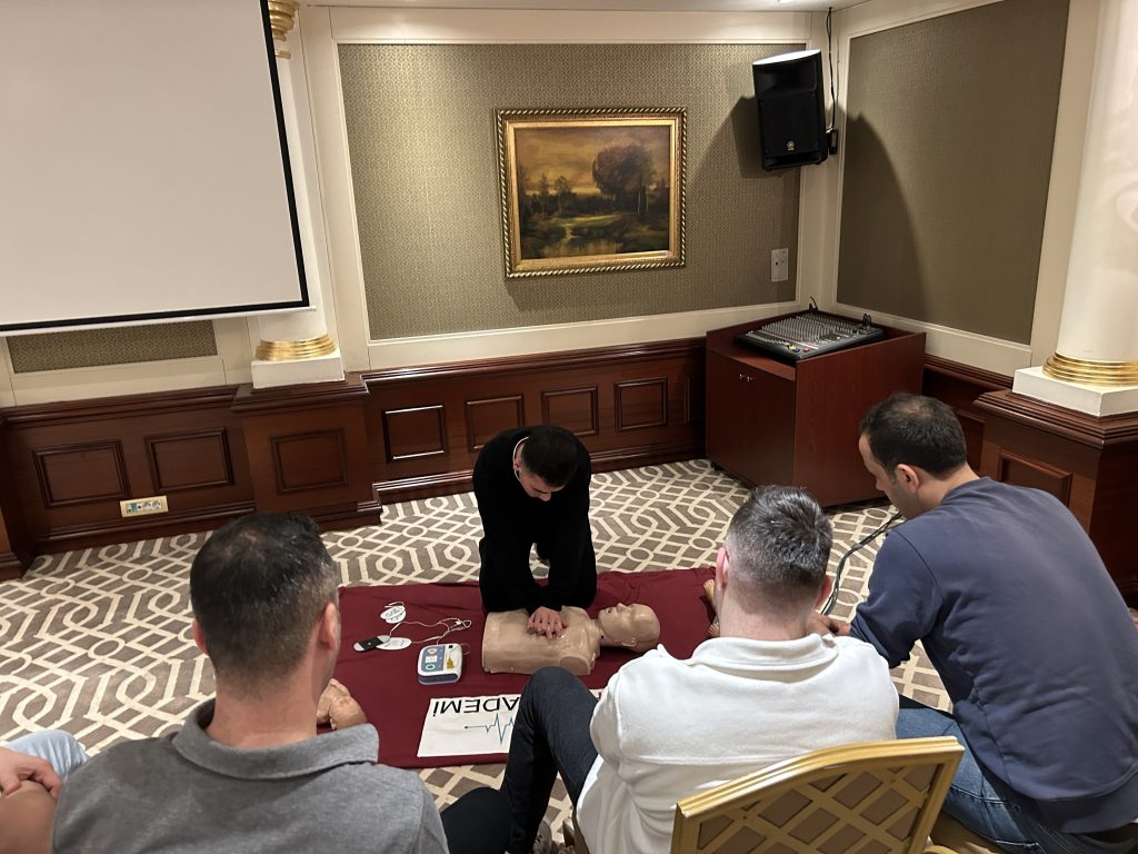 Kalp Durması Durumunda CPR (Kalp Masajı) Nasıl Yapılır